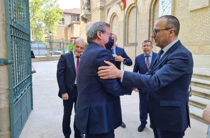 Felipe Faci en la visita institucional a la exposición