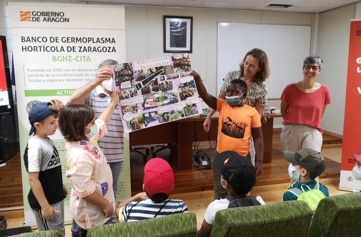 Los alumnos han visitado la parcela de Embajadores del CITA y han pasado la mañana con los investigadores y el personal del proyecto