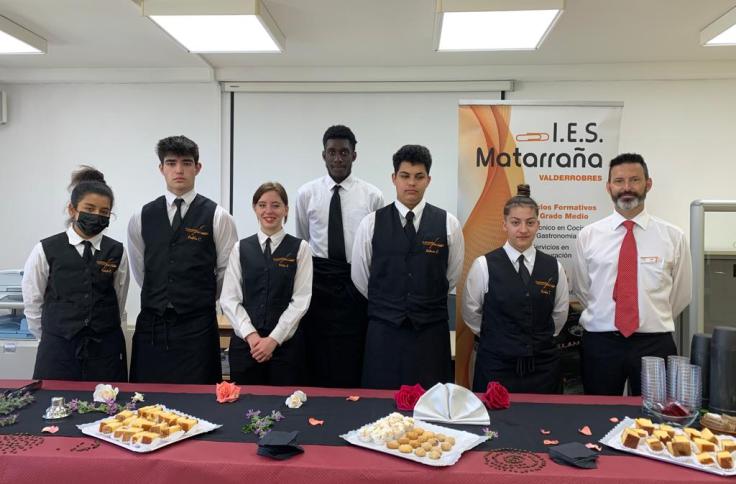 Alumnos del IES Matarraña han colaborado en la clausura del taller