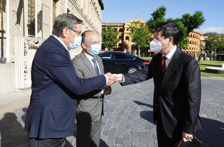 El Presidente de Aragón recibe al embajador de China en España