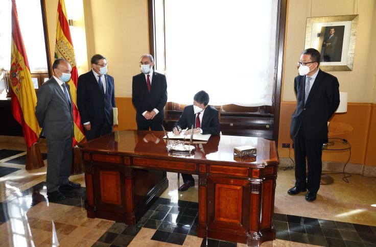 El Presidente de Aragón recibe al embajador de China en España