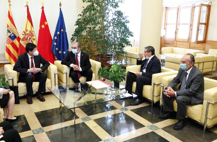 El Presidente de Aragón recibe al embajador de China en España