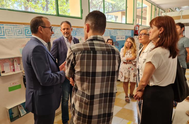 El consejero de Educación visita el CEIP Domingo Miral