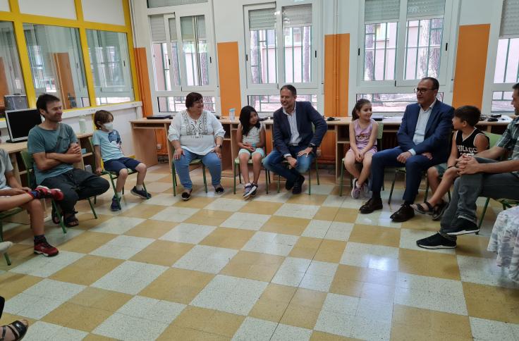 El consejero de Educación visita el CEIP Domingo Miral