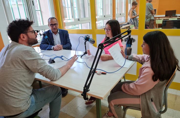 El consejero de Educación visita el CEIP Domingo Miral