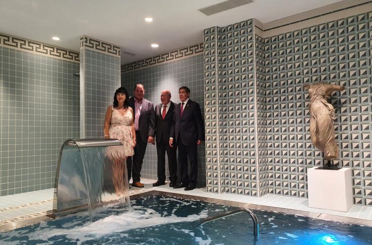 Aliaga inaugura el Hotel La Lozana en Used