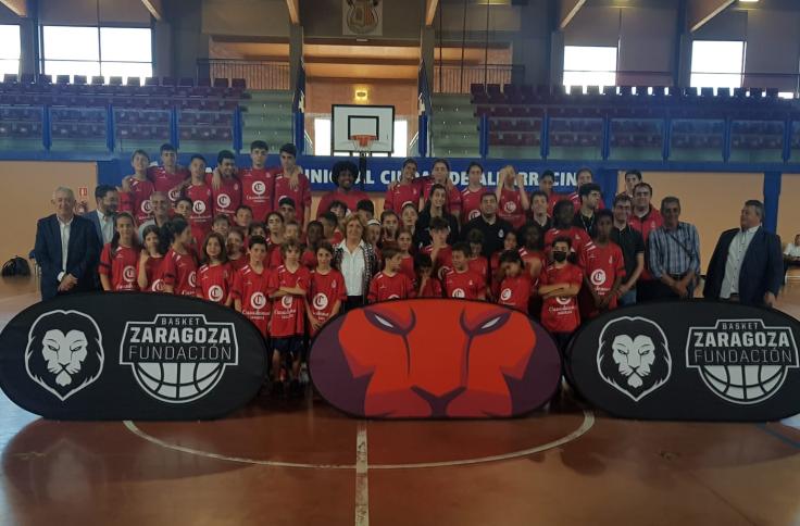 María Victoria Broto visita el Campus de la Fundación Basket Zaragoza en Albarracín
