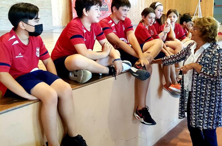 María Victoria Broto visita el Campus de la Fundación Basket Zaragoza en Albarracín