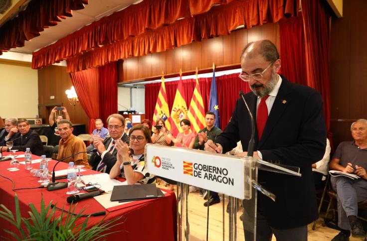 Lambán firma la recepción del inmueble del Centro Aragonés de Barcelona