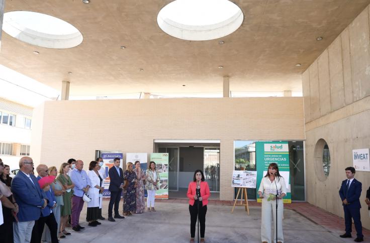 La consejera de Sanidad y la ministra Darias visitan el Hospital San Jorge de Huesca