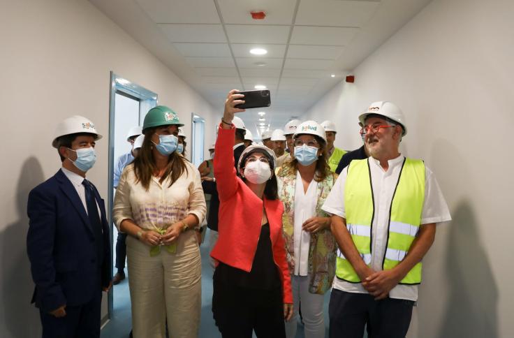 La consejera de Sanidad y la ministra Darias visitan el Hospital San Jorge de Huesca