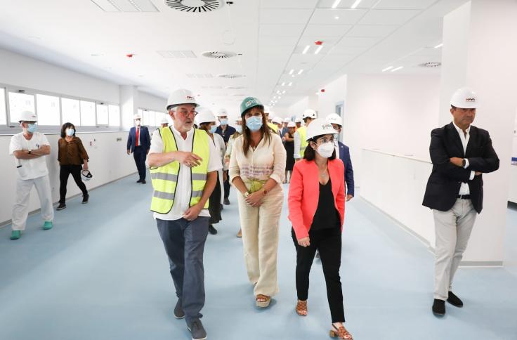 La consejera de Sanidad y la ministra Darias visitan el Hospital San Jorge de Huesca