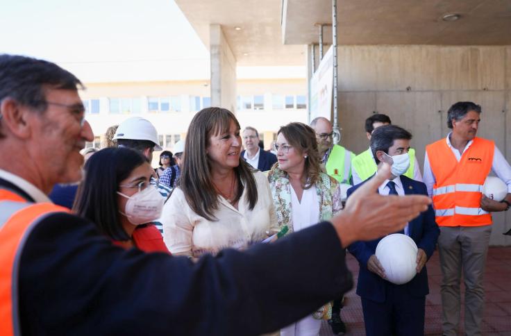 La consejera de Sanidad y la ministra Darias visitan el Hospital San Jorge de Huesca