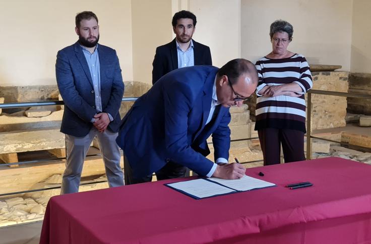 El Gobierno de Aragón ha firmado un convenio de colaboración con Turismo de Aragón, la comarca de Sobrarbe y el Ayuntamiento de El Pueyo de Araguás para facilitar las visitas guiadas a San Victorián