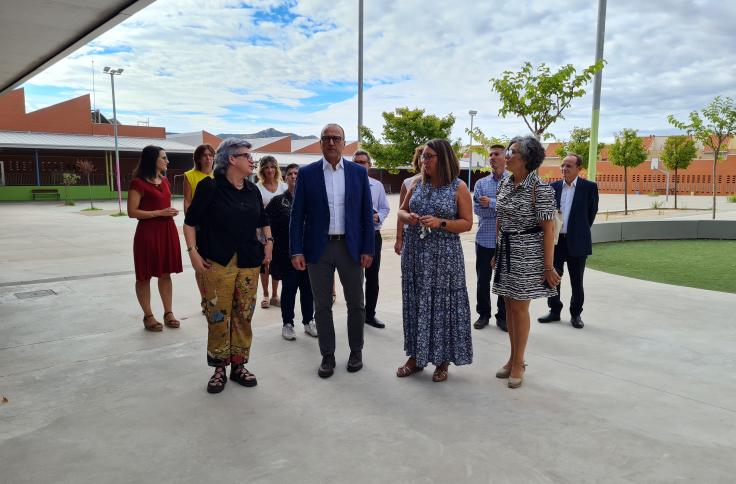 El consejero de Educación vista el CPI Val de la Atalaya