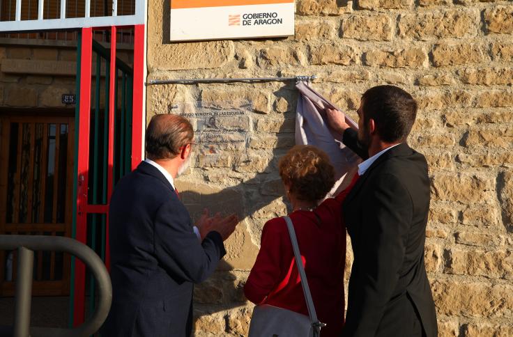 Lambán asiste al homenaje de la maestra de Castiliscar ejecutada en 1936