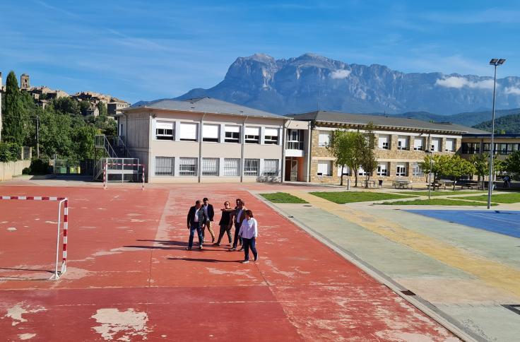 El consejero de Educación, Felipe Faci, visita el CEIP Asunción Pañart, en Aínsa