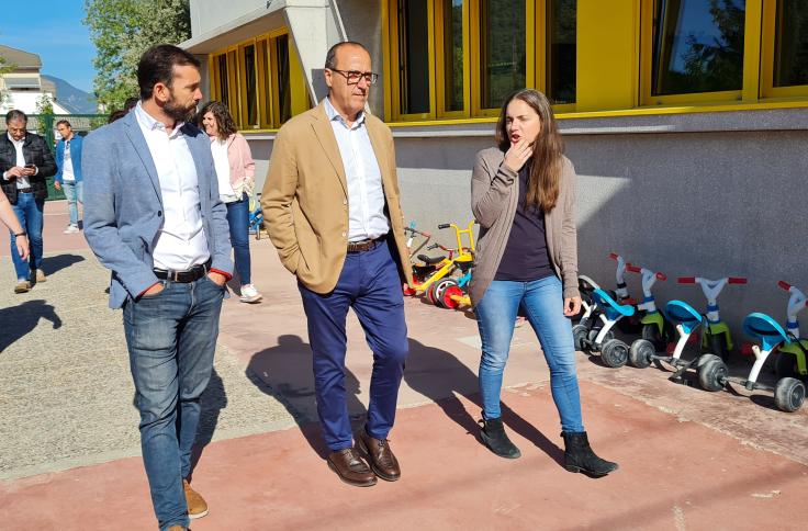 El consejero de Educación, Felipe Faci, visita el CEIP Asunción Pañart, en Aínsa