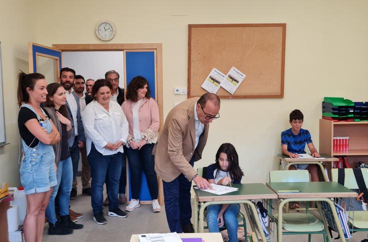 El consejero de Educación, Felipe Faci, visita el CEIP Asunción Pañart, en Aínsa