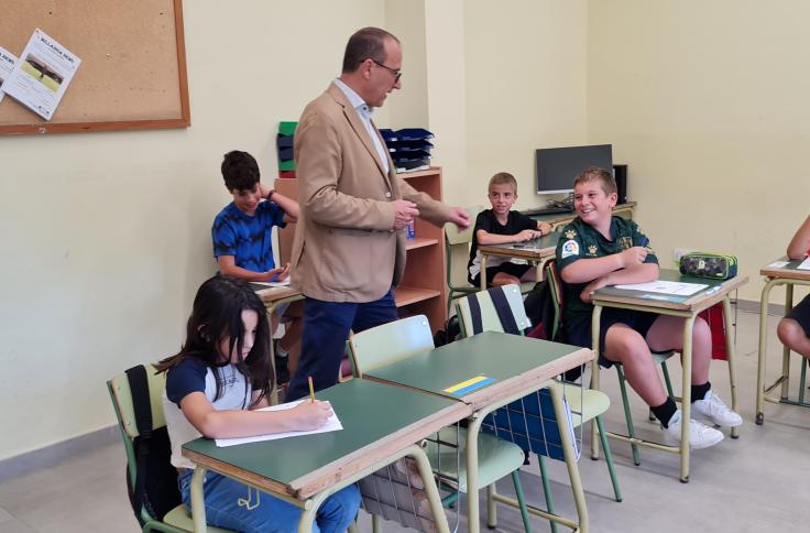 El consejero de Educación, Felipe Faci, visita el CEIP Asunción Pañart, en Aínsa