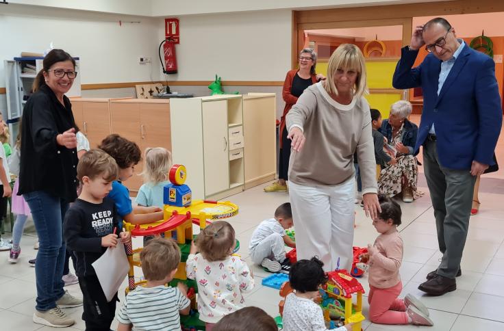 Felipe Faci visita el aula de madrugadores del CPI Parque Goya de Zaragoza