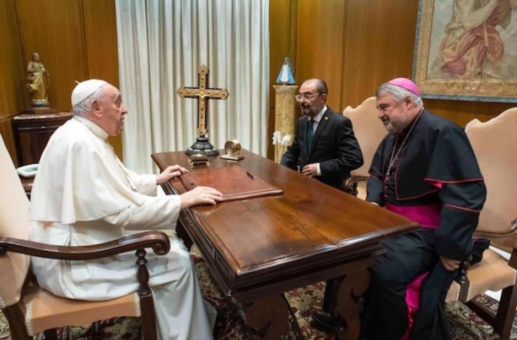 Lambán invita al Papa a visitar Zaragoza, reivindica los nexos del Reino de Aragón con la autoridad pontificia y solicita la rehabilitación del Papa Luna