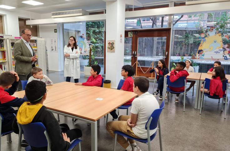 Felipe Faci acompaña a los alumnos de 5º de Primaria del CEIP Cantín y Gamboa en su visita a la Biblioteca Pública de Zaragoza