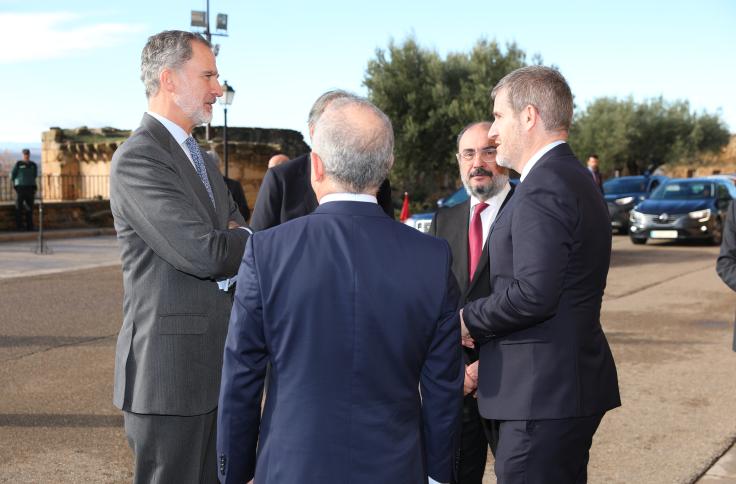 El Rey Felipe VI inaugura en Alcañiz la exposición "Territorios 5X50" en la clausura del 50 aniversario de la UNED