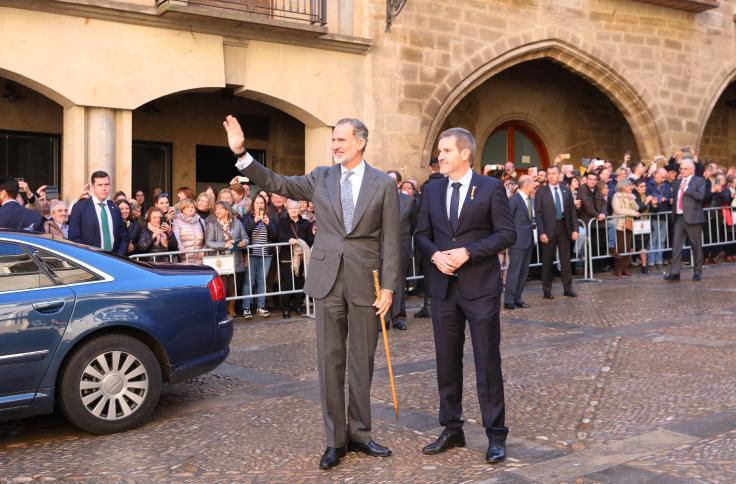 El Rey Felipe VI inaugura en Alcañiz la exposición "Territorios 5X50" en la clausura del 50 aniversario de la UNED