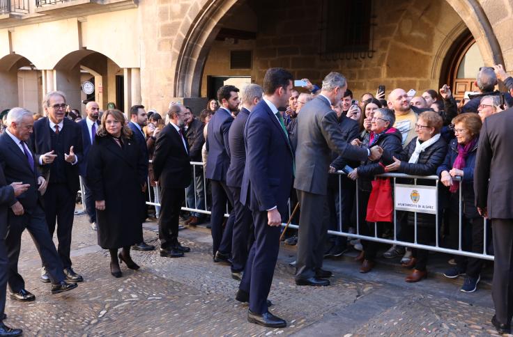 El Rey Felipe VI inaugura en Alcañiz la exposición "Territorios 5X50" en la clausura del 50 aniversario de la UNED