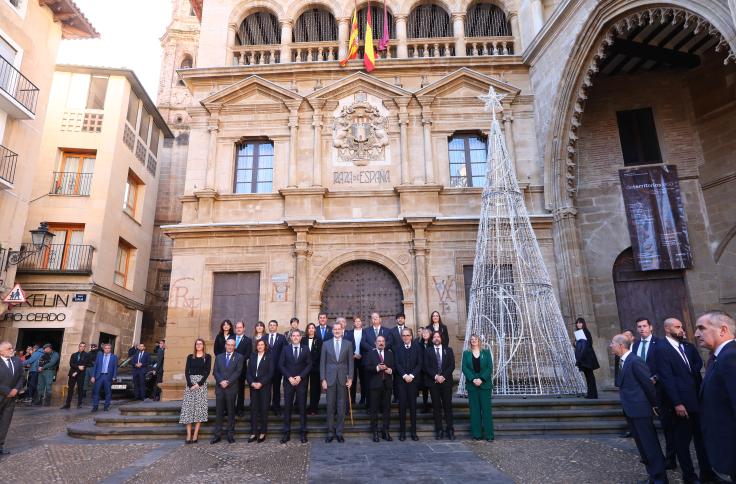 El Rey Felipe VI inaugura en Alcañiz la exposición "Territorios 5X50" en la clausura del 50 aniversario de la UNED