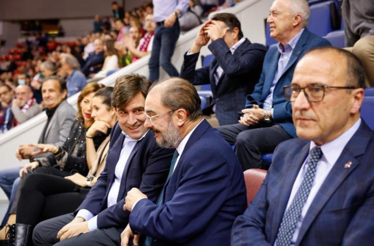 Javier Lambán asiste al partido de vuelta de la Copa de Europa de Baloncesto contra el Nesibe Aydin