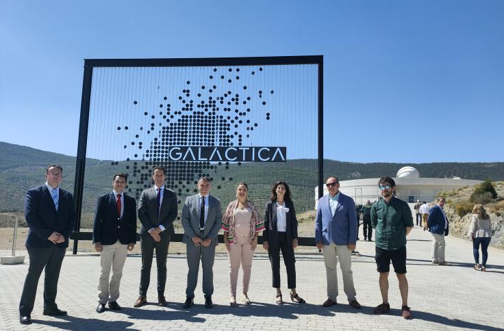 Visita institucional a Galáctica en su apertura parcial.