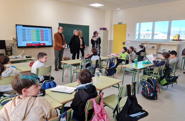 El consejero de Educación vista el CEIP Ricardo Mur