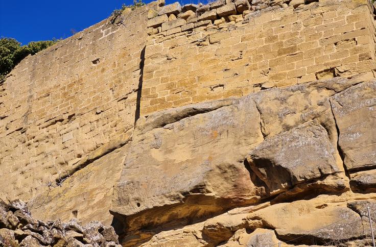 Visita a la muralla de Uncastillo