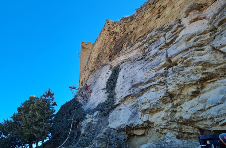 Visita a la muralla de Uncastillo