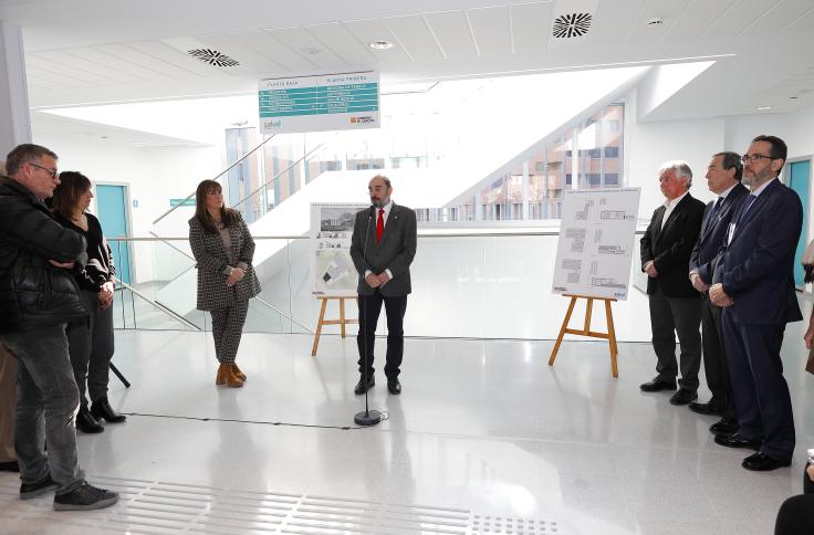 El Presidente de Aragón visita el centro de salud del Barrio Jesús