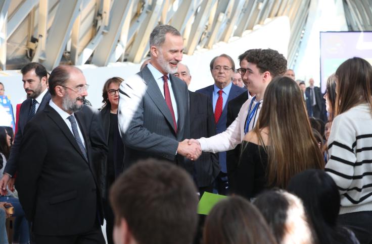 El Rey inaugura Mobility City en el Pabellón Puente