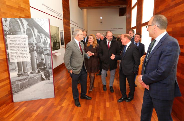 El presidente Javier Lambán inaugura a exposición ‘Viajeros y fotógrafos en San Juan de la Peña 1840-1980’, en San Juan de la Peña