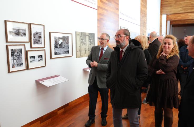 El presidente Javier Lambán inaugura a exposición ‘Viajeros y fotógrafos en San Juan de la Peña 1840-1980’, en San Juan de la Peña