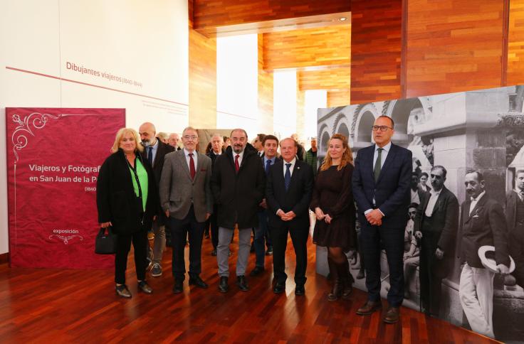 El presidente Javier Lambán inaugura a exposición ‘Viajeros y fotógrafos en San Juan de la Peña 1840-1980’, en San Juan de la Peña