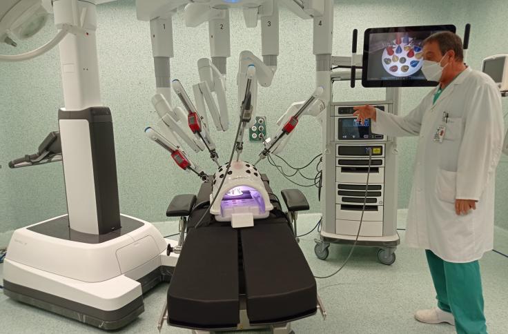 El robot Da Vinci realizará cirugías complejas de alta precisión en especialidades como Urología, Cirugía general y Ginecología.