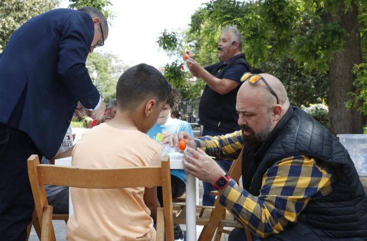 Actividades de divulgación científica en los patios del Edifcio Pignatelli, para celebrar el Día de Aragón