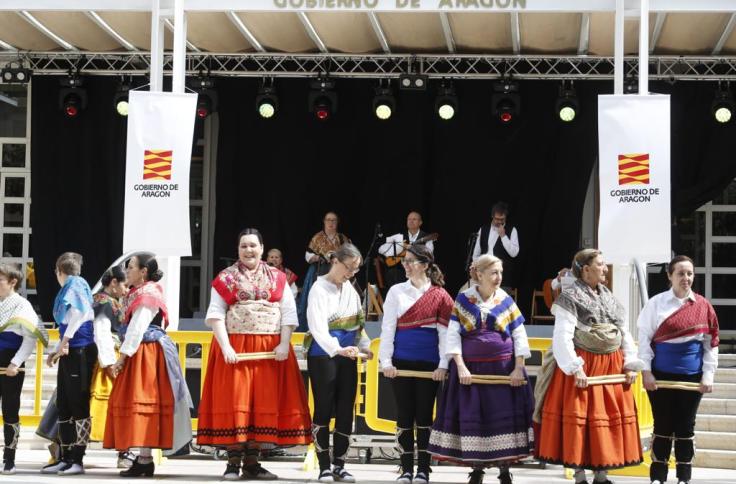 Día de Aragón en el Edificio Pignarelli. Dances