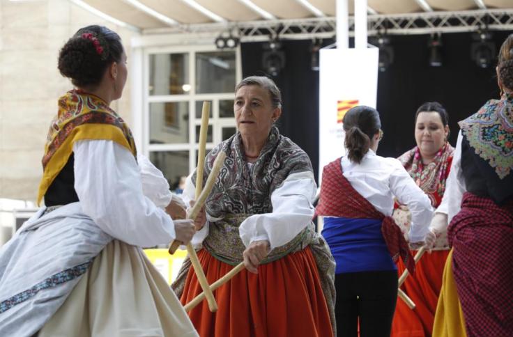 Día de Aragón en el Edificio Pignarelli. Dances