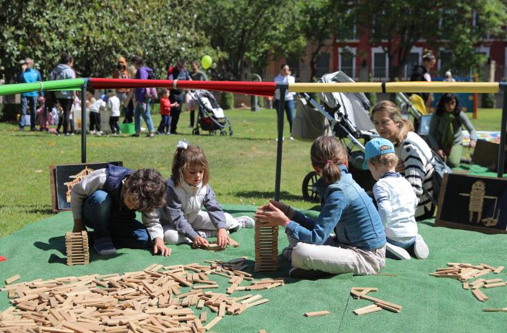 Lambán participa en la celebración del Día Internacional de las familias