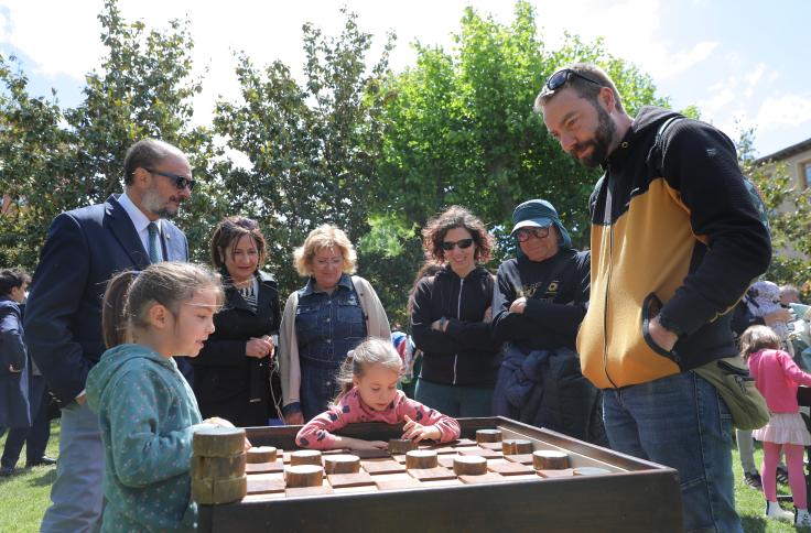 Lambán participa en la celebración del Día Internacional de las familias