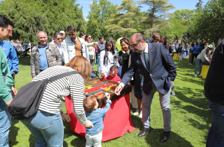 Lambán participa en la celebración del Día Internacional de las familias