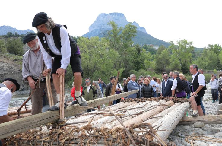 Lambán participa en el almuerzo de los navateros