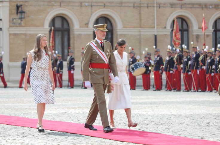 El Presidente de Aragón, Javier Lambán, en la entrega de Reales Despachos en la Academia General Militar de Zaragoza, que ha presidido su Majestad el Rey